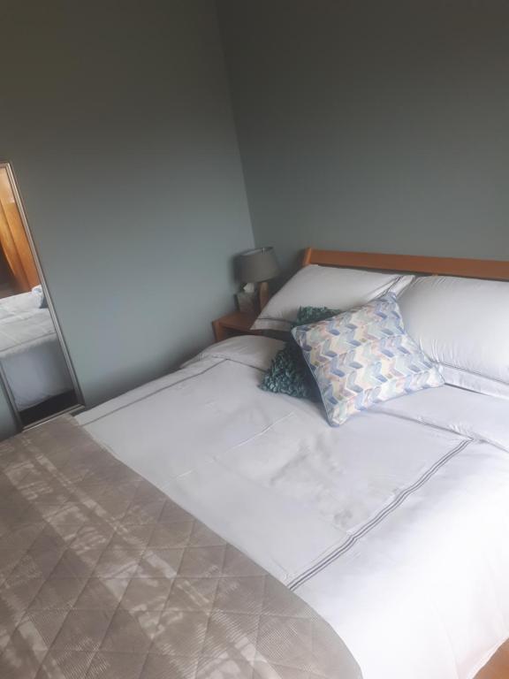 Carriglea room 3